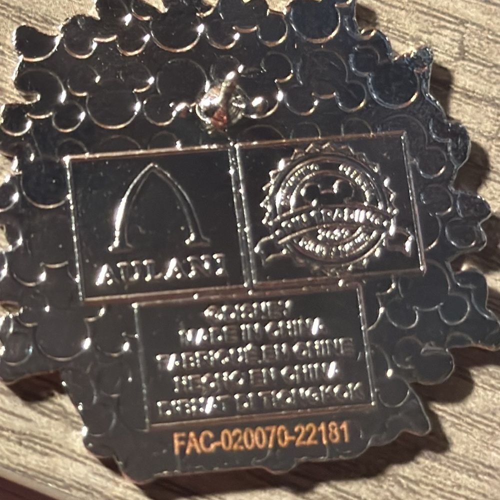 Lina Bell parks panel pin /2022 D23 - Picture 2 of 4